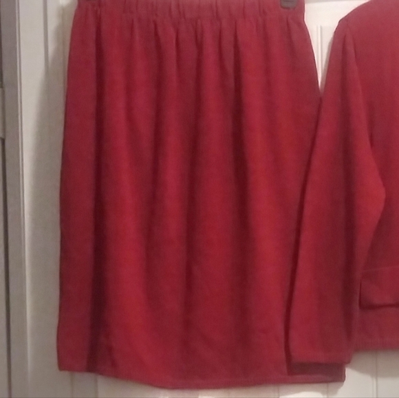 Vintage Classic Red 2 PC Skirt Suit Gold Buttons NWOT - Picture 4 of 5